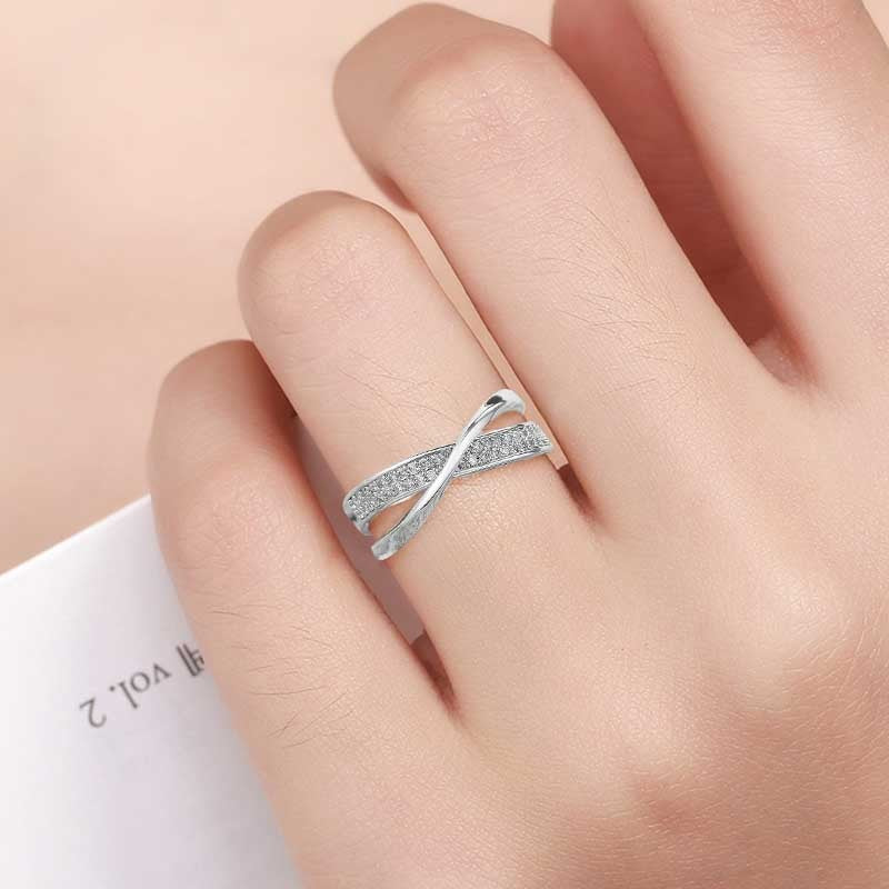 Two Tone Alloy Ring European Geometric Design Electroplated Finish Individually Packed Ideal Gift For Wedding Day