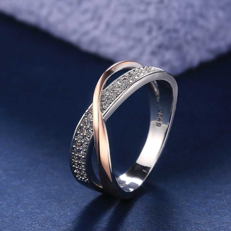 Two Tone Alloy Ring European Geometric Design Electroplated Finish Individually Packed Ideal Gift For Wedding Day