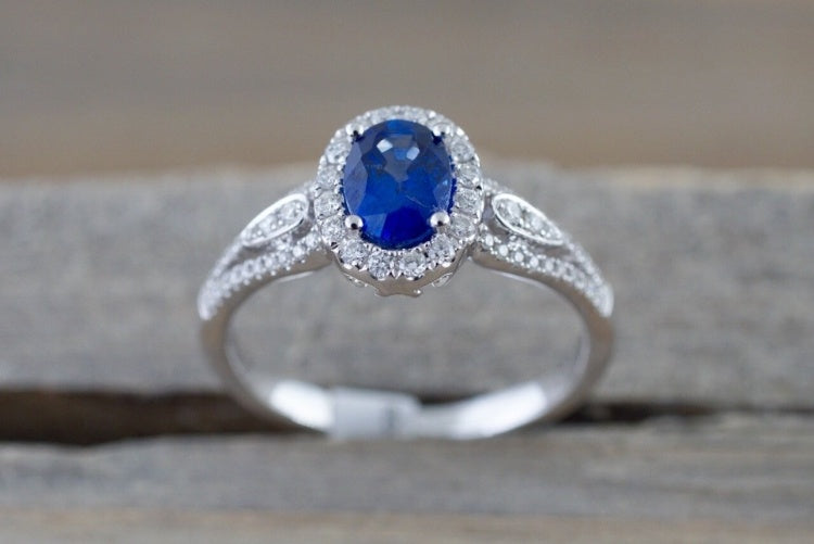 Gold Plated Alloy Ring With Artificial Sapphire Gemstones Inlaid Elegant Fashion Jewelry For Women For Sparkle