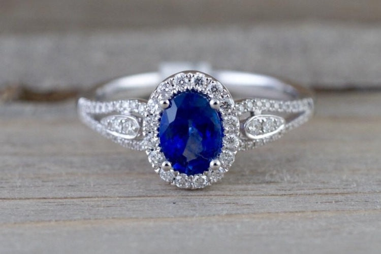 Gold Plated Alloy Ring With Artificial Sapphire Gemstones Inlaid Elegant Fashion Jewelry For Women For Sparkle