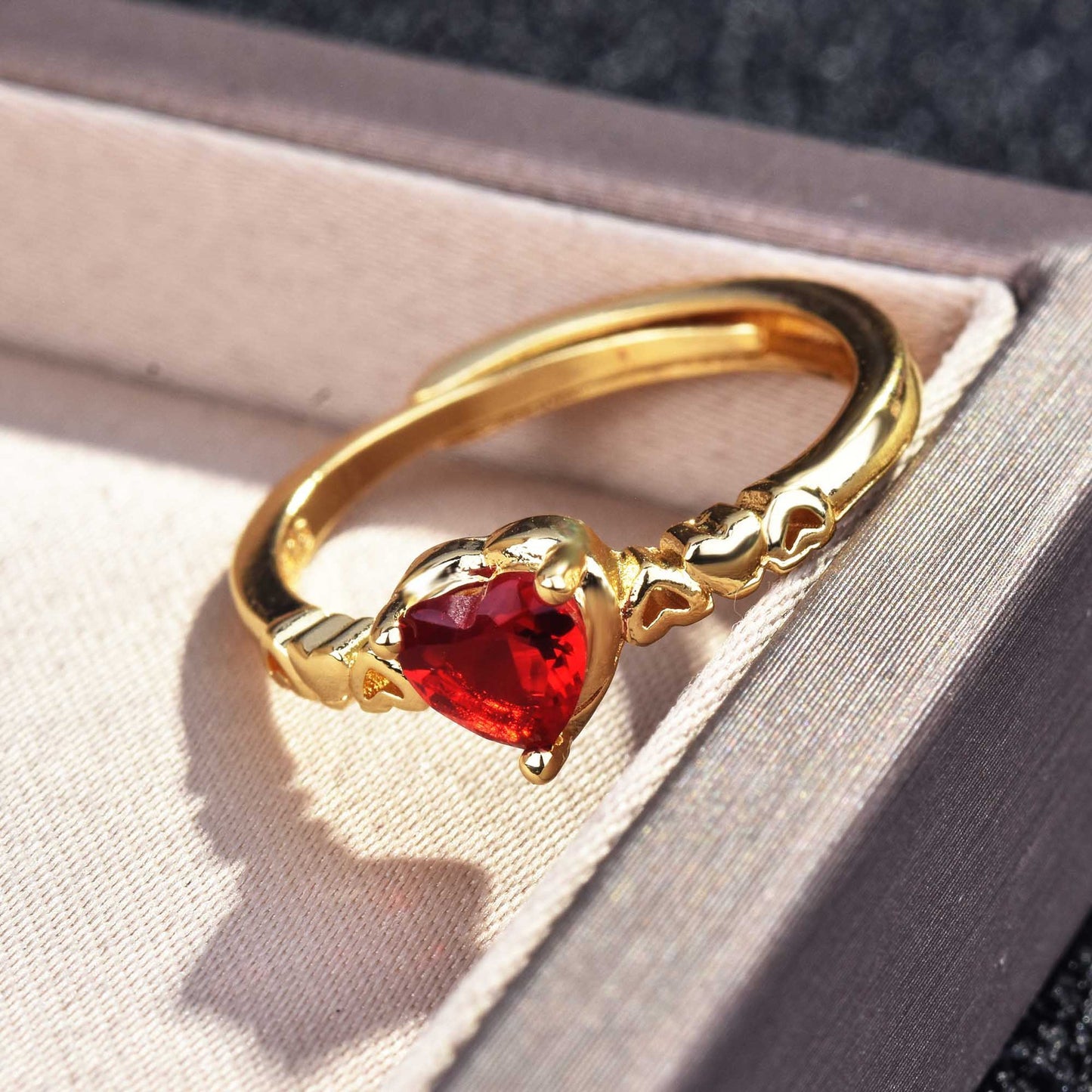 Rose Red Diamond Heart Ring With Zircon For Women Elegant Simple Design Delicate Everyday Jewelry Gift Idea Great Gift
