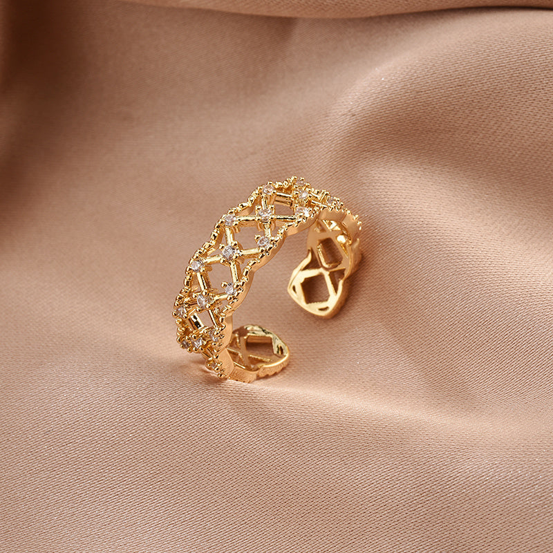 Niche Design Fashion Ring For Women High End Style Alloy Gold Plated Mosaic Gemstone Index Ring Statement Jewelry