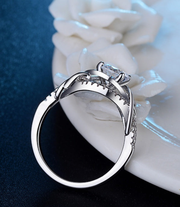 Womens Ring With 6mm ZirconMain Stone WhiteCopper Band Inlaid Zircon Accent Ring Fashion Jewelry Gift For Her