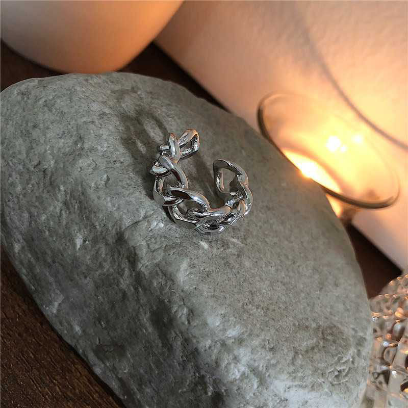 Womens Copper Ring Retro Hollow Twist Chain Design Vintage Charm Ring Modern Elegant Jewelry Accessory Outfits