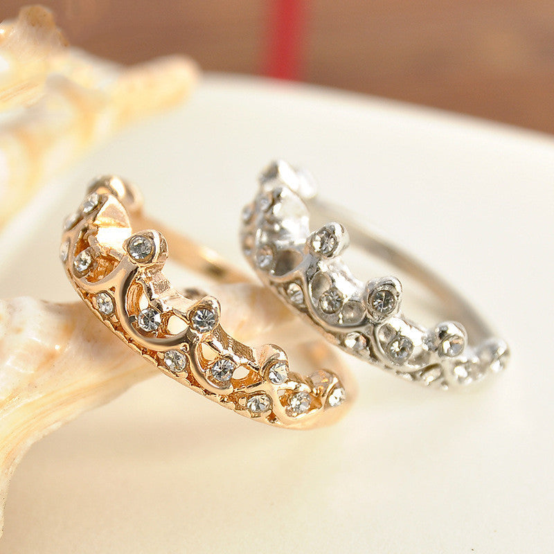 Womens Diamond Crown Ring Hollow Alloy Jewelry Silver Or Gold Metal Trendy Fashion Ring Elegant Classic Styles