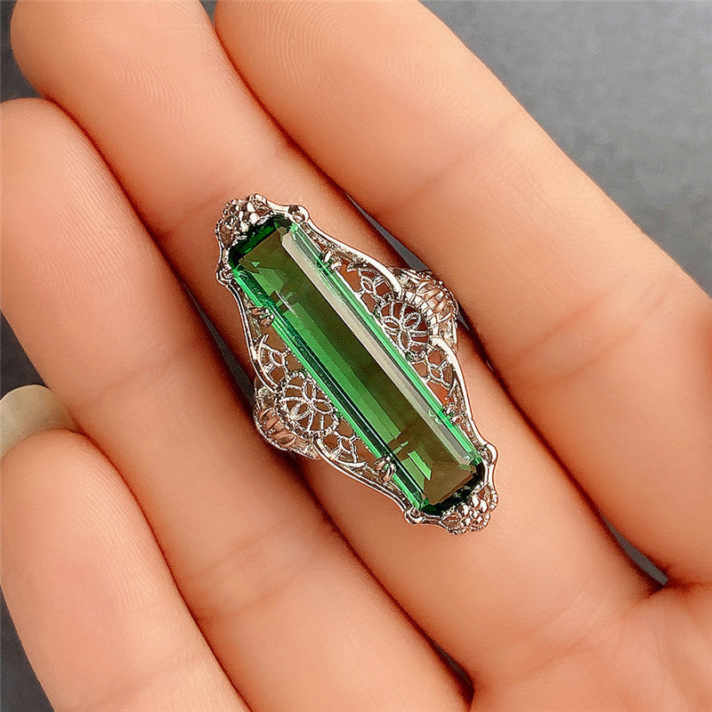 Retro Hollow Pattern Green Zircon Ring For Women Elegant Copper Jewelry Gift Idea Elegant Everyday Accessory X