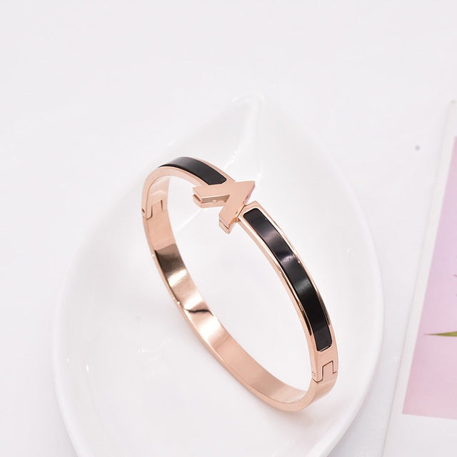 Womens Black Edge Bracelet Oil Drop Bangle Metal Wristband Fashion Jewelry Elegant Ladies Gift For Her Dressy Party