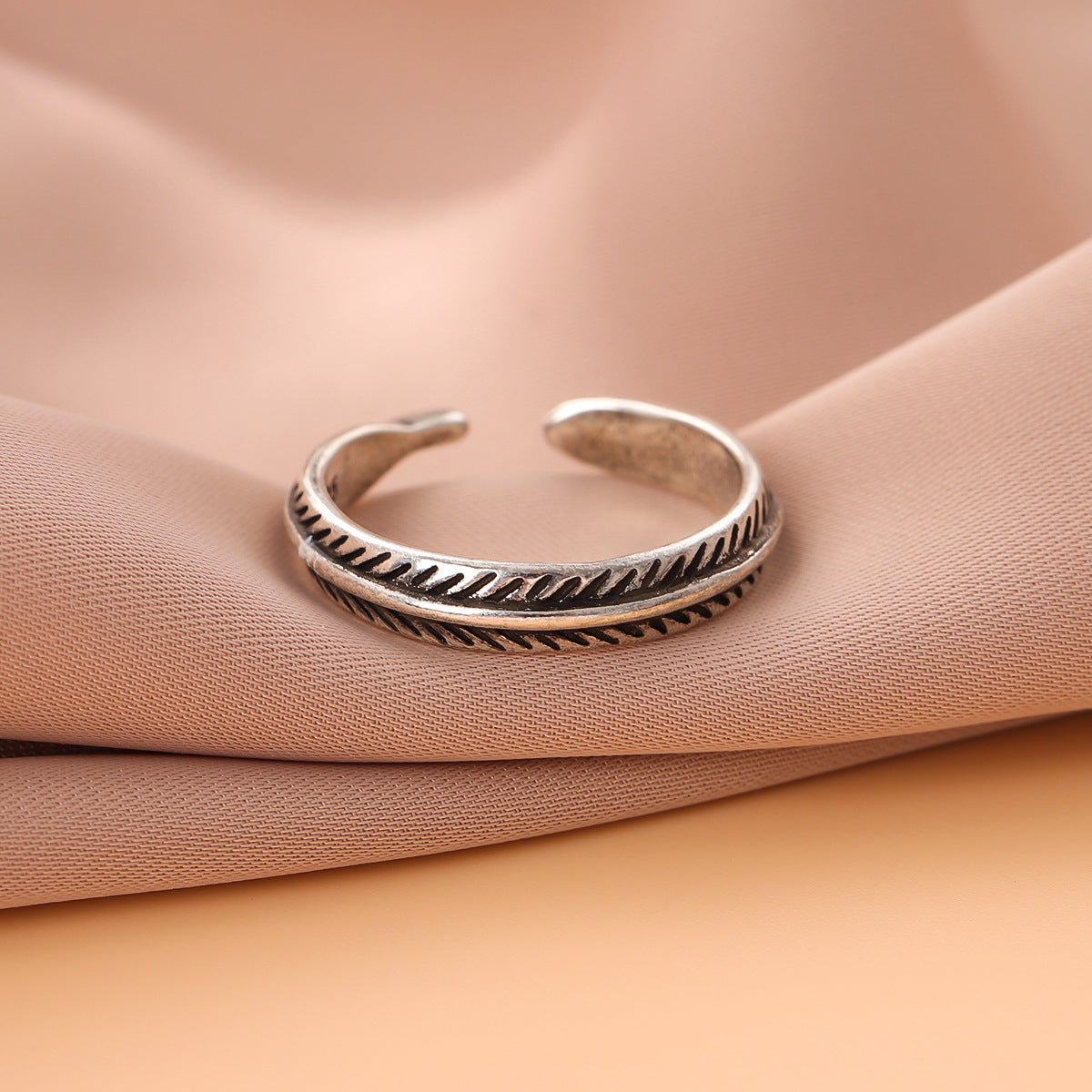 Womens Retro Ring Antique Silver Open Design Copper Metal Adjustable Leaf Shaped Vintage Fashion Jewelry Shine