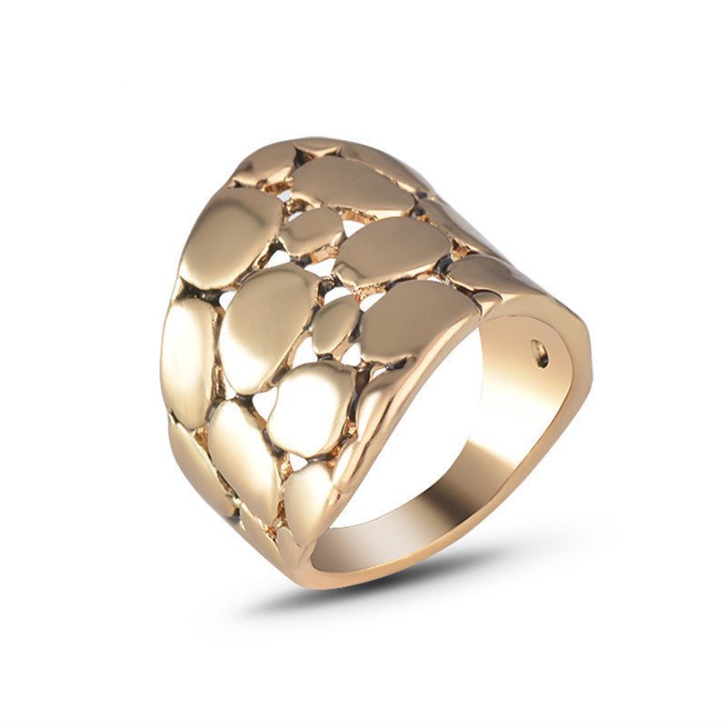 Retro Palace Style Ring Simple Elegant Alloy Gold Plated 22 By 22 Millimeter Timeless Design For Everyday Wear