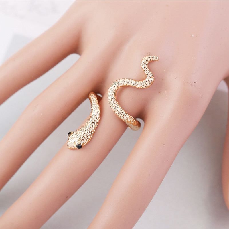 Vintage Snake Ring With Crown Motif Alloy Electroplated Wedding Band Fashion Statement Unique Design For Occasions
