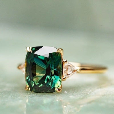 Unisex Retro Ring Emerald Gemstone Square Alloy Inlaid Four Claw Rhinestones Design Weddings Jewelry Statement