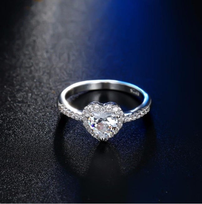 Elegant Unisex Zircon Ring Fashion Jewelry In Gold And Silver For Men And Women With Natural Gemstone Gleaming Finish