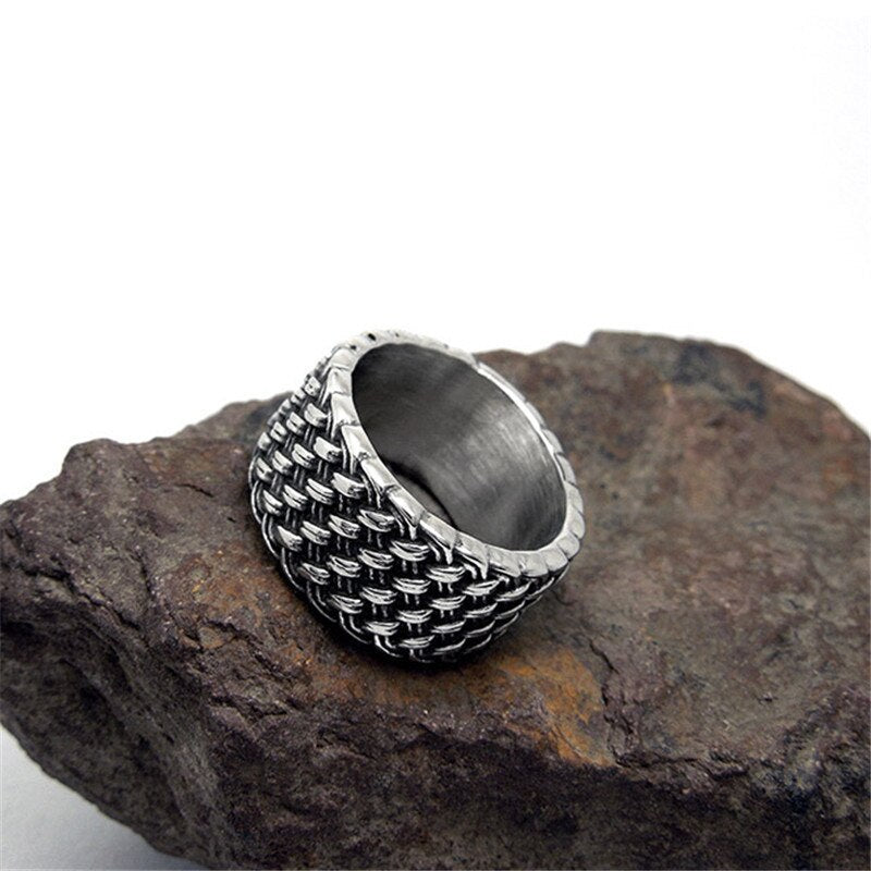 Love Intertwined With Retro Personality Domineering Ring