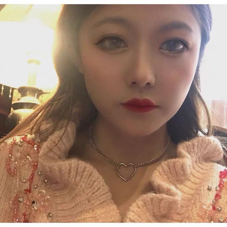 Mother Of Pearl Necklace With Alloy Chain Elegant Pendant And Sparkling Gems Individually Packed Jewelry Gift Gems