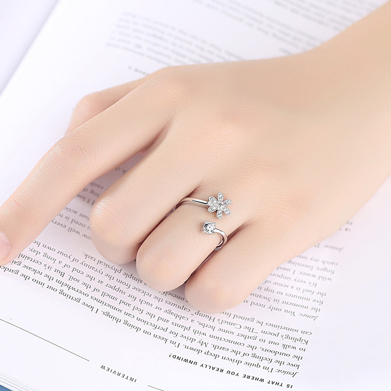 Women White Gold Plated Flower Ring Korean Design Simple Temperament Ring Gift for Students Fashion Jewelry Style