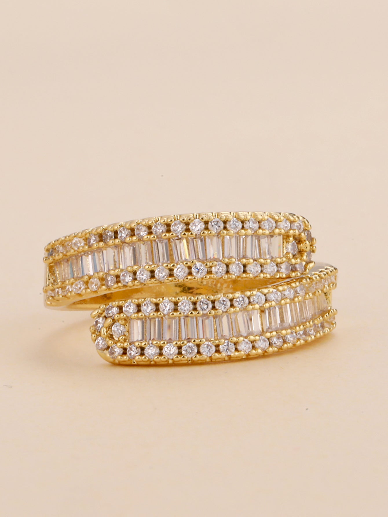 Womens Copper Ring Zircon Inlaid Eye Catching Electroplated Metal Jewelry Elegant Durable Fashion Ring For Everyday Wear