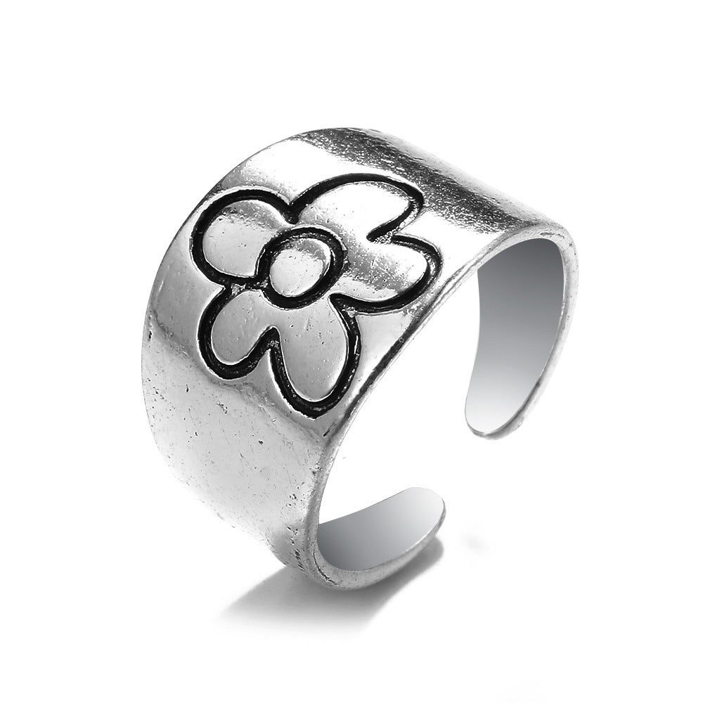 Unisex Heart Shaped Ring With Butterfly Or Spider Accent And Rose Skull Details Fashionable Accessory In Fashion