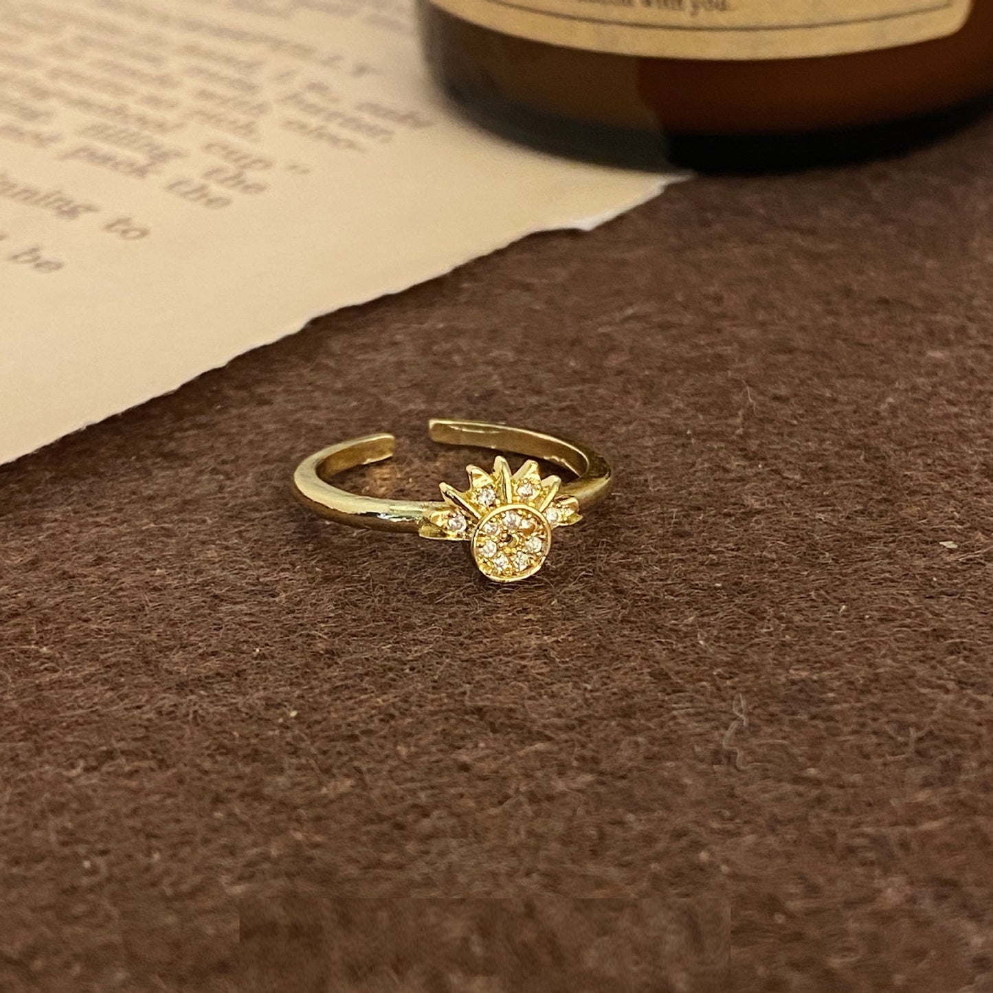 Womens Geometric Inlay Ring With Golden Sun Accent Alloy Fashion Ring For Women Jewelry Accessory Trend Trendy