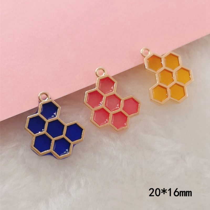 Unisex Alloy Keychain Cute Insect Enamel Pendant With Geometric Design Individually Packed Ideal Gift For Wedding Guests