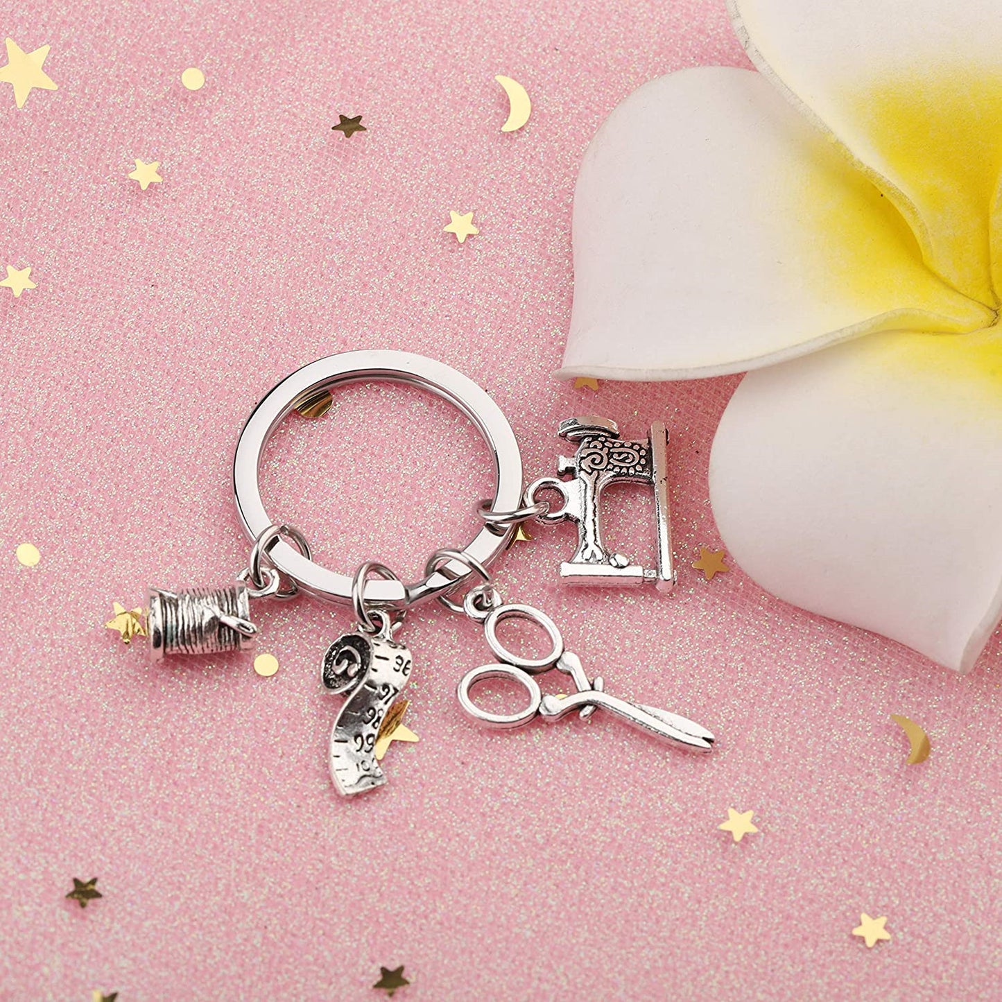 Metal Sewing Machine Keychain For Tailors And Clothing Makers Pendant Accessory Sewing Theme Gift For Seamstress