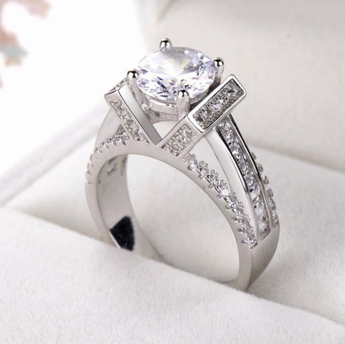 Zircon Ring Gold Plated Copper With Diamond Look For Couple Wedding Engagement Fashion Jewelry Durable Silver Tone