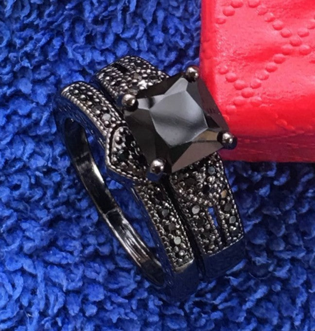 Womens Two Piece Heart Ring Set Black Gold Plated Gemstone Jewelry Elegant Stackable Promise Ring Anniversary Gift