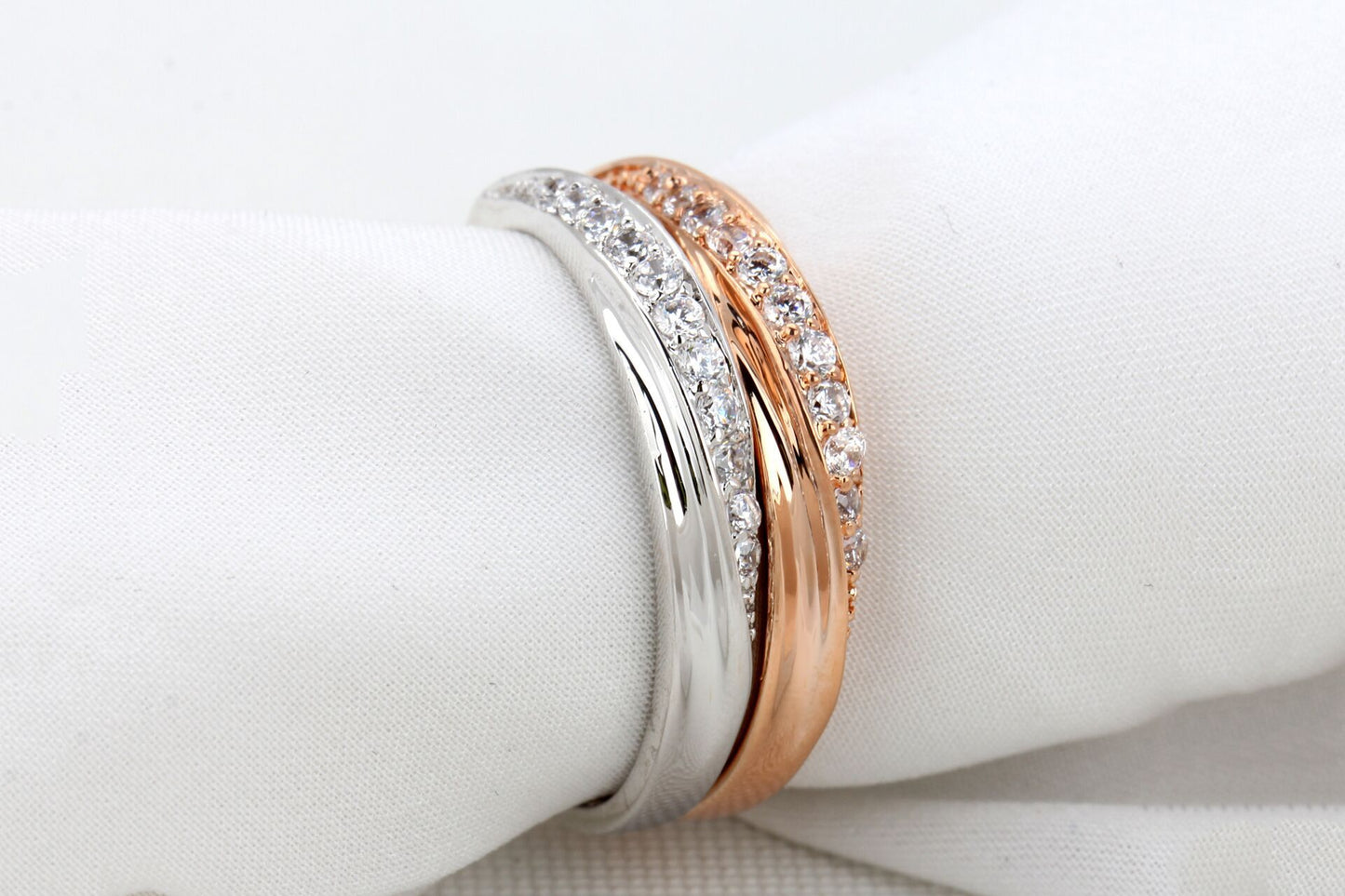 Womens Ring Korean Fashion Single Diamond Ring Micro Paved Zircon Rose Gold Plated Copper Ring Elegant Jewelry