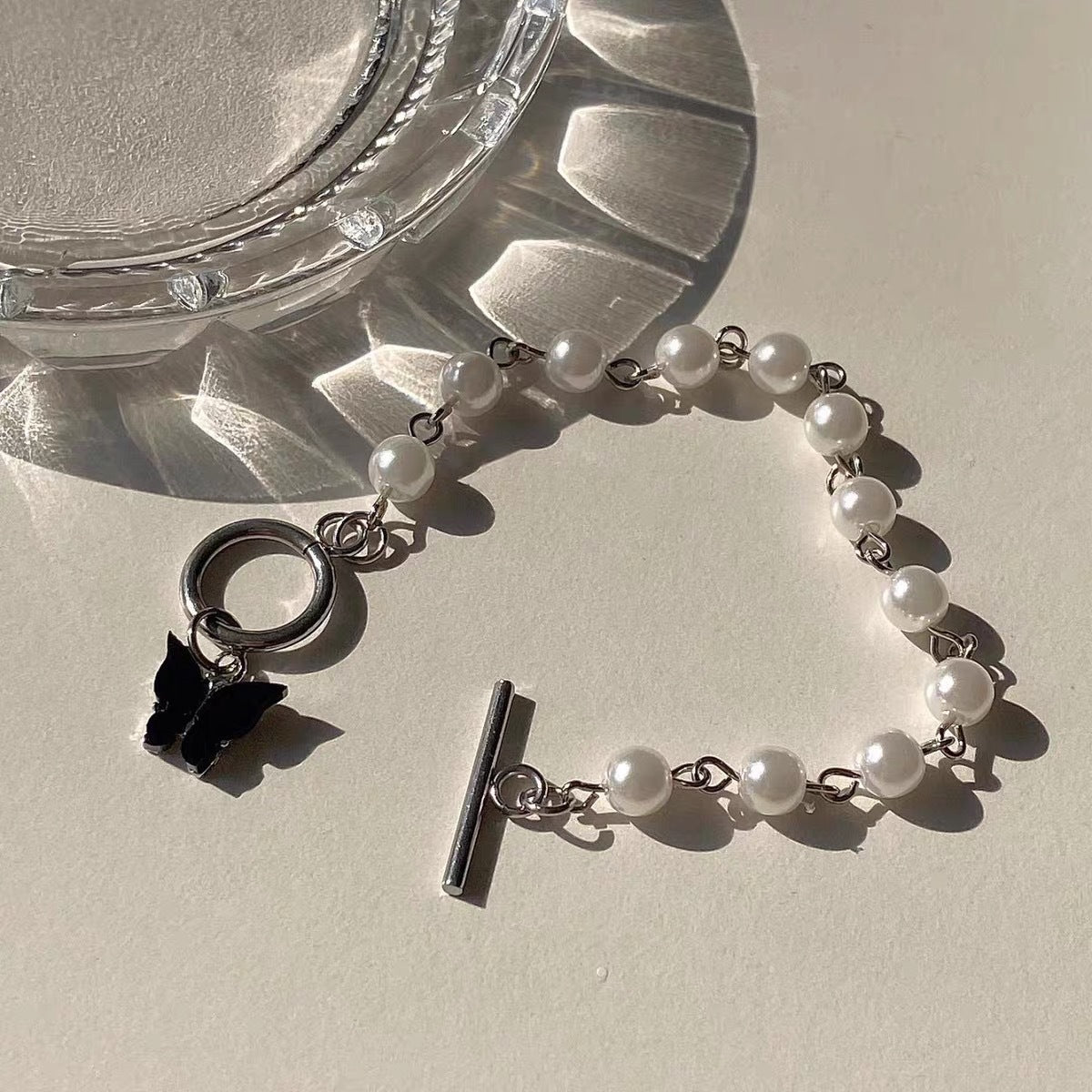 Pearl Bracelet With Butterfly Pendant Elegant Alloy Wristband European Metal Jewelry For Women Elegant Jewelry