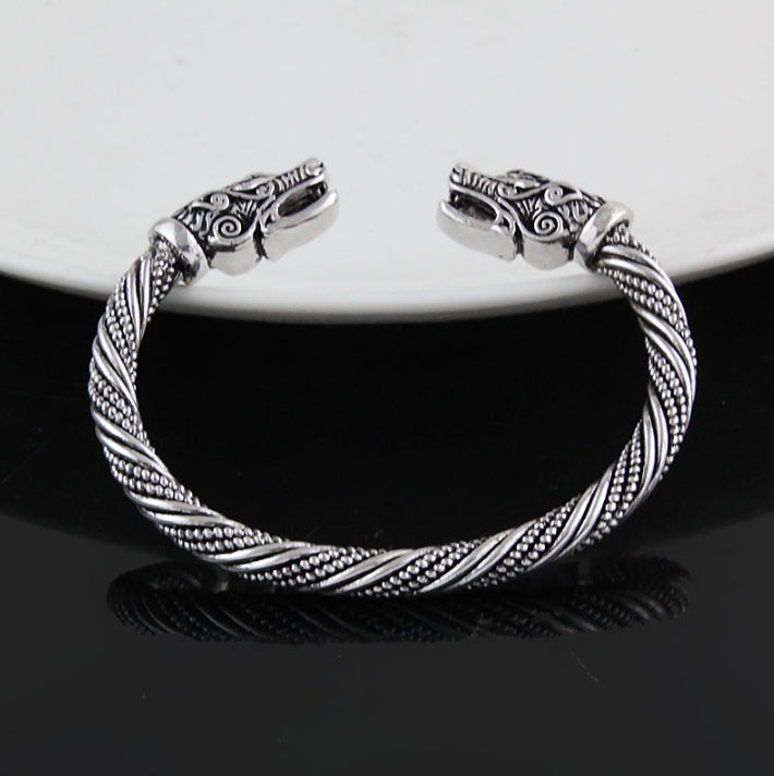 Unisex Wolf Head Zodiac Bracelet Alloy Bangle In Ancient Silver For Men And Women European American Design Everyday