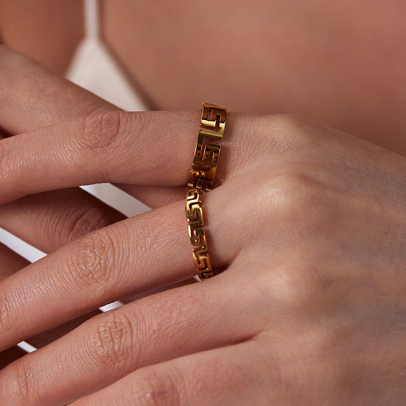 Unisex Stainless Steel Geometric Hollow Ring With Great Wall Pattern PVD Gold Plated Finish For Everyday Wear Jewelry