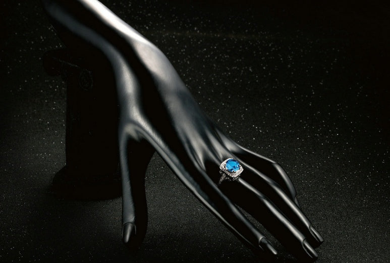 Womens Rose Gold Plated Ring With Micro Inlaid Zircon Geometric Design Elegant European American Accessory Jewelry