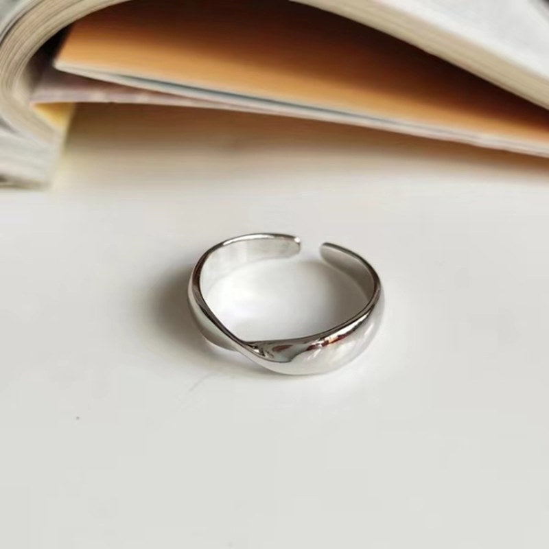 Trendy Twisted Ring Copper Plated Band Fashion Jewelry Hypoallergenic Ring For Women And Girls Twisted Lineage