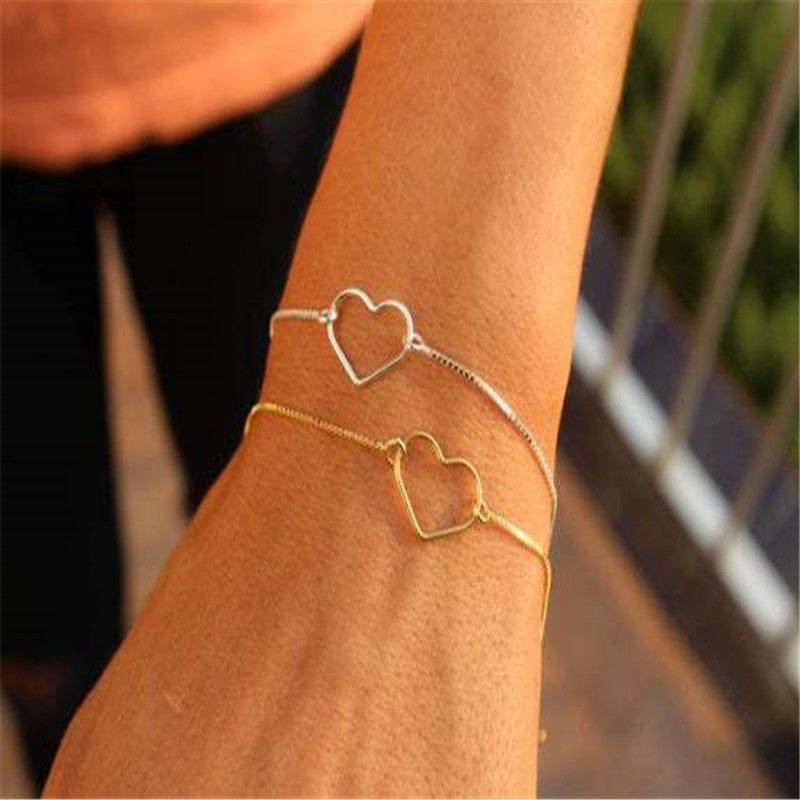 Womens Peach Heart Bracelet Electroplated Alloy Bangle Fashionable Heart Charm Jewelry Anti Fatigue For All Day Comfort