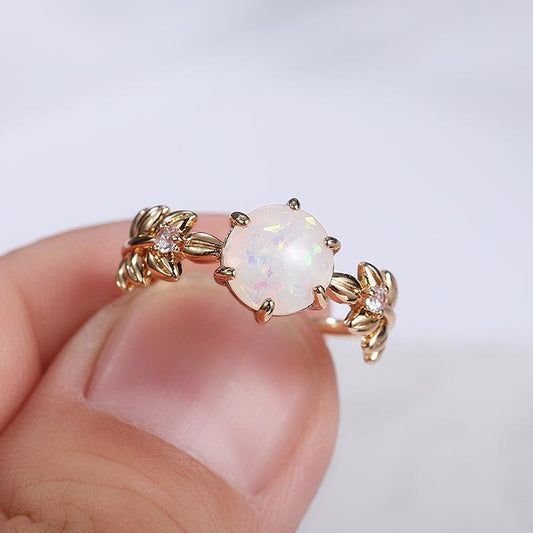 Womens Retro Ring Gold Alloy Opal Ring Lightweight Fashion Jewelry European American Style Ring Classic Design
