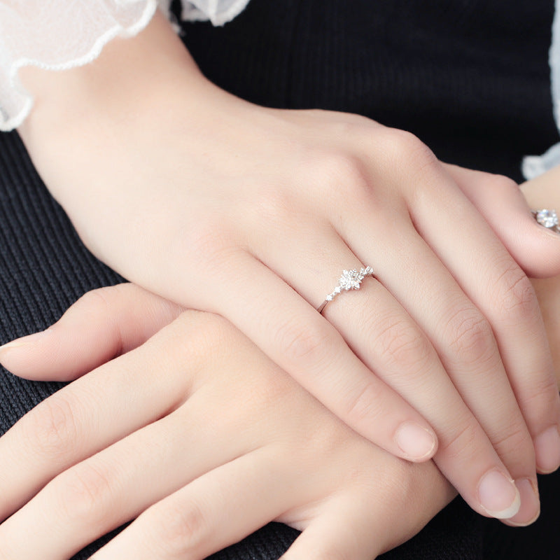 Womens Snowflake Ring Flower Design Elegant Silver Jewelry For Special Occasions Luxurious Accessory Gift Wrap