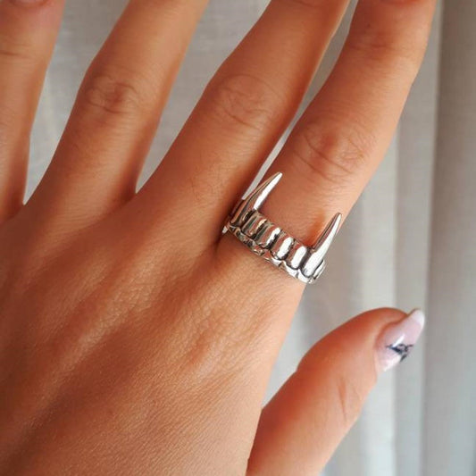 Vampire Teeth Ring Adjustable Alloy Statement Ring For Women And Men Silver Finish European EU Fashion Jewelry