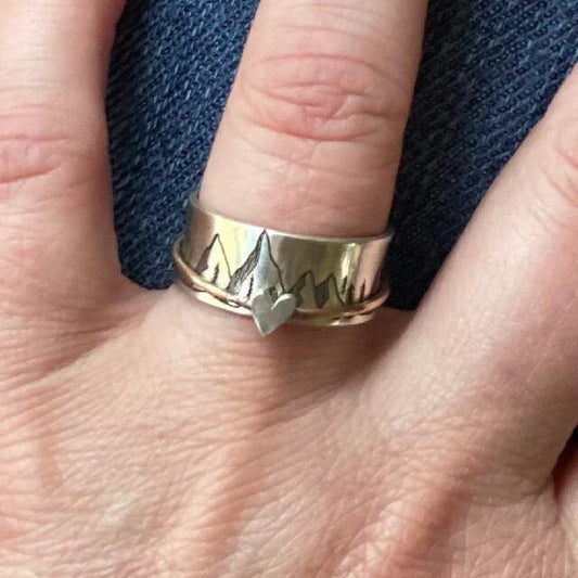 Two Tone Alloy Rotating Heart Ring for Women European Fashion Mountain Peak Design Band Ring Stress Relief Everyday