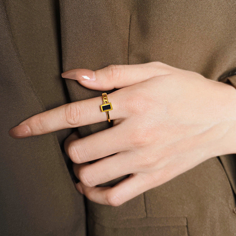 Women's Titanium Steel Ring Electroplated Fashion Jewelry Rectangular Chain Design Gold And Black Style For Her