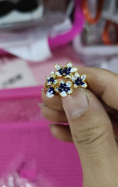 Womens Blooming Floral Design Golden Electroplated Ring Interlaced Flower Jewelry Gift For Her And Celebrations