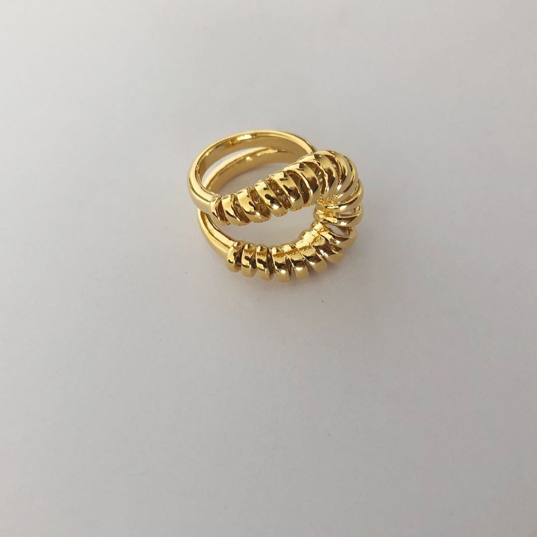 Golden Spiral Ring For Women European And American Style Metal Electroplated Jewelry Gift For Elegant Occasion