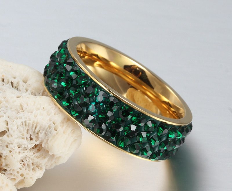 Titanium Steel Diamond Ring for Women Gems Baffle Setting Wedding Band Chic Fashion Jewelry for Everyday Wear