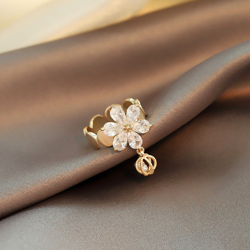 Crystal Flower Ring Gold Plated Copper Alloy Fashion Jewelry for Women Elegant Gemstone Ring Durable Glam Ring