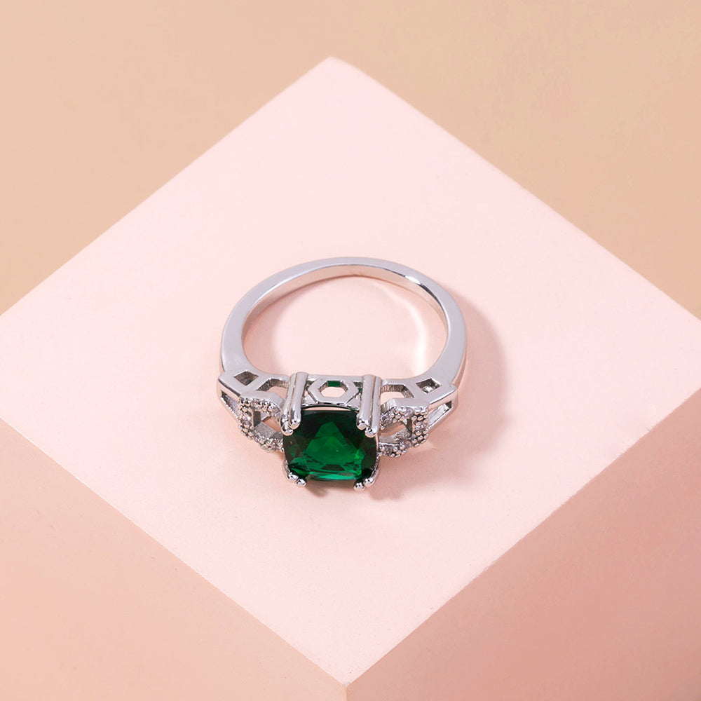 Womens Emerald Green Zircon Copper Ring Micro Inlaid Design Simple Fresh Fashion European American Jewel Style