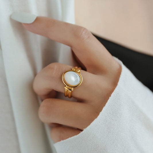 Womens Titanium Steel Ring Vintage Golden Fritillary Oval Ring Retro Shell Jewelry Gift For Women Individually Packed