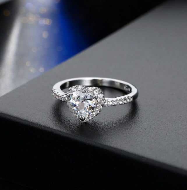 Elegant Unisex Zircon Ring Fashion Jewelry In Gold And Silver For Men And Women With Natural Gemstone Gleaming Finish