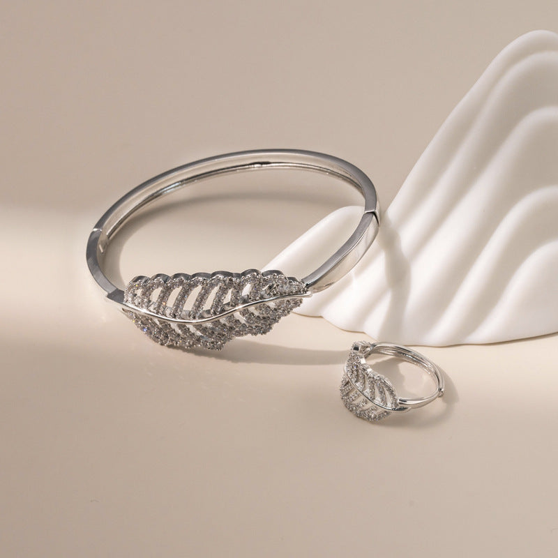 Hollow Leaves Zircon Ring for Women 18K Gold Plated