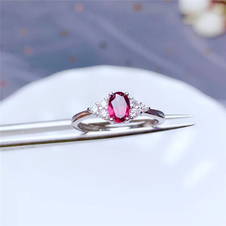 Simple Atmosphere Natural Magnesia Aluminum Garnet Ring