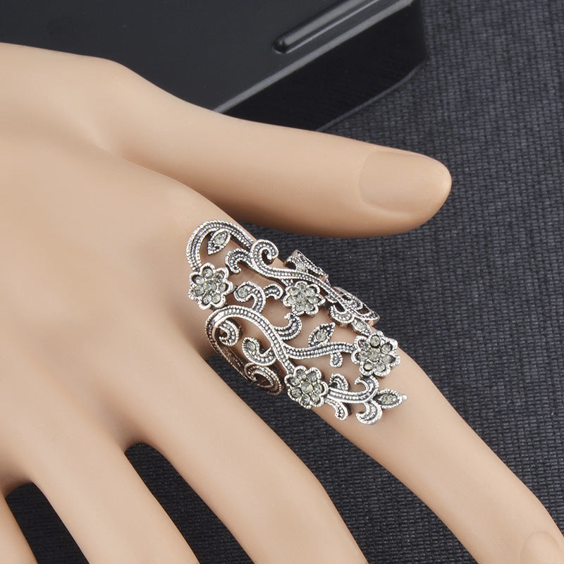Womens Diamond Leaf Hollow Ring Inlaid Rhinestones Vintage Alloy Antique Silver Finish Elegant Jewelry For Daily Wear