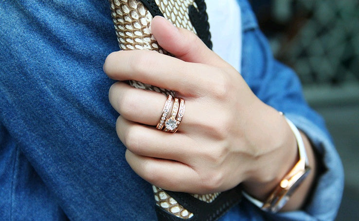 Three Ring Design Inlaid Crystal Zircon Fashion Ring Creative Alloy Plated Jewelry Womens Statement Ring Elegant Party