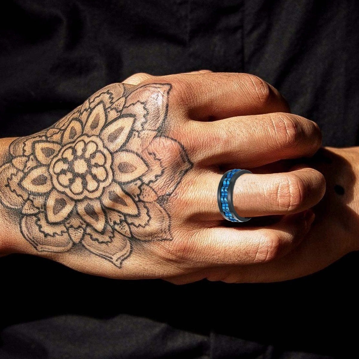 Stainless Steel Ring With Rotating Gear Electroplated Anti Tarnish Fashion Statement Ring For Her Geometric Modern